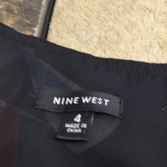 Nine West sleeveless, Multicolored Top. Size 4 - Picture 7 of 10